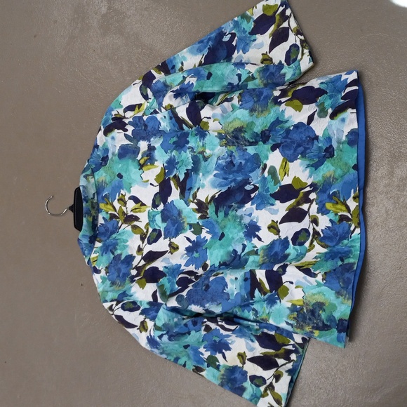 Dressbarn woman Blues,Greens, and White,Floral,3/4 Length Sleeve,1 Button Blazer - Picture 9 of 10
